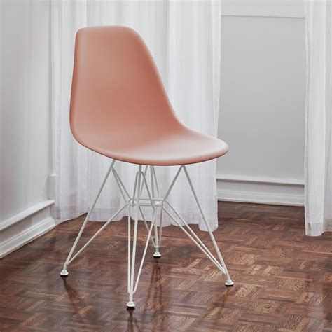 The eames plastic side chair is manufactured exclusively by herman miller and vitra. Eames Plastic Side Chair DSR von Vitra | Connox