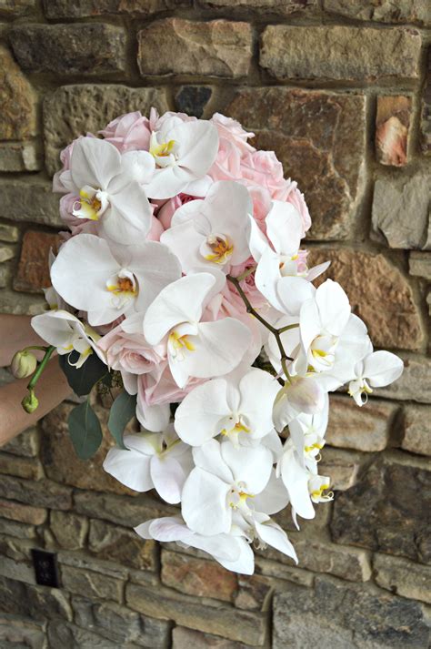 Pink Rose And White Phalaenopsis Orchid Bouquet Makes A Dramatic Statement Orchid Bridal