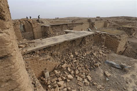 Nimrud La Antigua Capital De Asiria Se Encuentra Hecha Pedazos