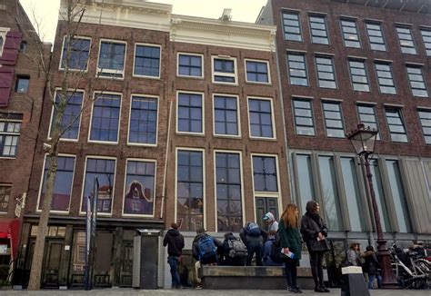 The anne frank house can only be visited with a ticket bought online for a specific time slot. Im Anne-Frank-Haus in Amsterdam | https://www.anderswohin.de