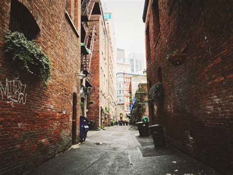 New York Alleyway Editorial Photo Image Of Downtown 68675581