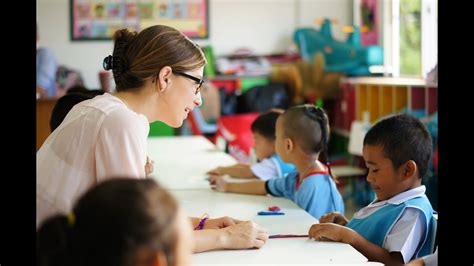 Teaching English To Kindergarten Students In Thailand Youtube
