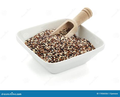 Sementes Do Quinoa Na Bacia Quadrada Com Pá De Madeira Foto de Stock