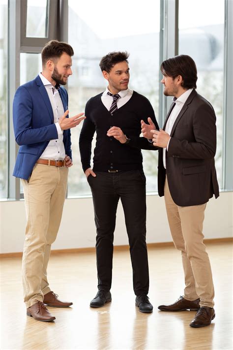 Privatkunden finden gute beratung und service bei der vr bank münchen land eg. Anzug war gestern! Neuer Dresscode bei der Volksbank Ruhr ...