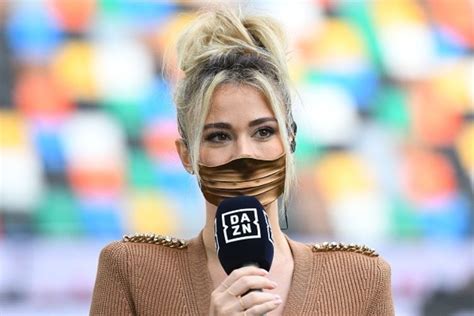 Dopo i rumors e moltissimi indizi, il settimanale chi li ha paparazzati in un hotel romano. Diletta Leotta e Can Yaman, lo scatto "gemello" fa il ...