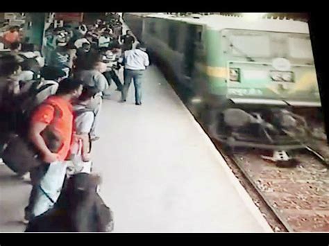 Unbelievable Girl Survives After Being Run Over By Train In Mumbai Oneindia News