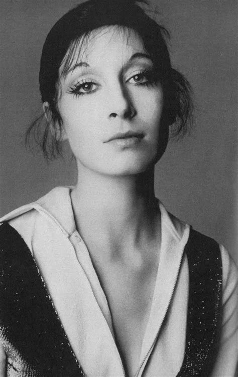 Pin By T On Icons Anjelica Huston Style Icon Style