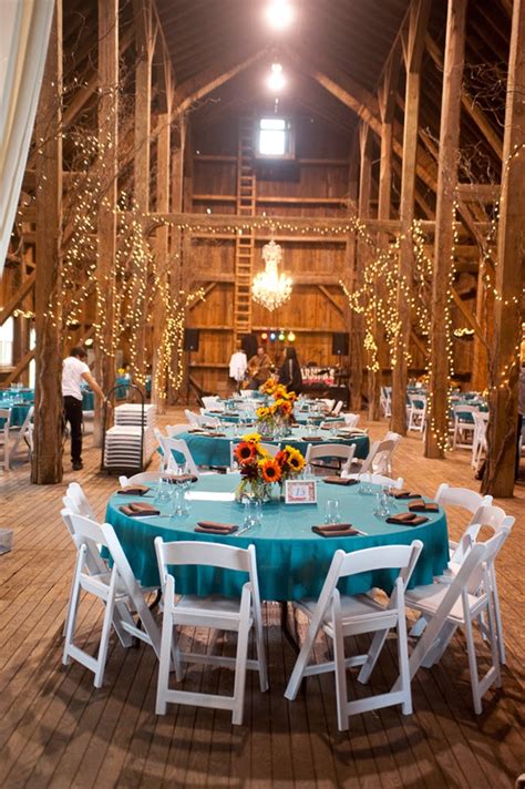 Chic Autumn Wedding In A Beautiful Barn Belle The Magazine