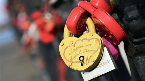 Recent > this is where you see latest updated. Download Love Lock HD wallpaper for 4K 3840x2160 ...