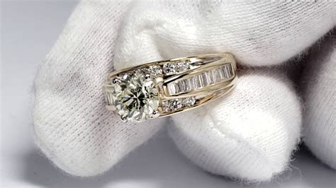 221 Ct Natural Round Brilliant Cut Diamond Solitaire Ring J Color Si2