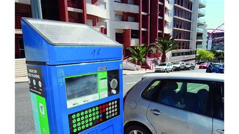 A emel decidiu suspender o pagamento de estacionamento na via pública. Estacionamento gratuito em Lisboa vai ser prolongado até ...