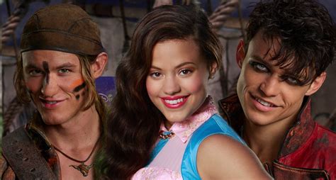 shine on media thomas doherty dylan playfair and sarah jeffrey are set to return for descendants 3