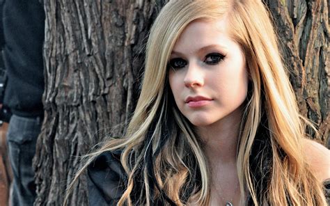 Avril Lavigne Wallpaper 4k