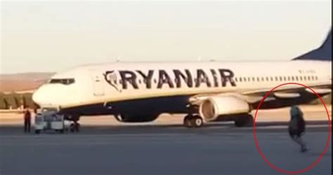 Shocking Footage Shows Ryanair Passenger Running Across Tarmac Trying