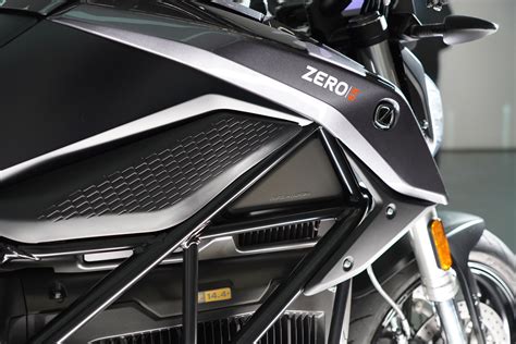 Zero Unveils New 2022 Sr Electric Motorcycle Bigger Batteries More Tech