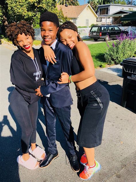 Chloe And Halle With Lil Brother Chloexhalle