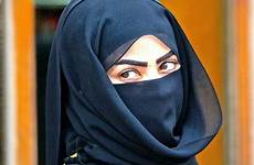 arab hijab woman источник