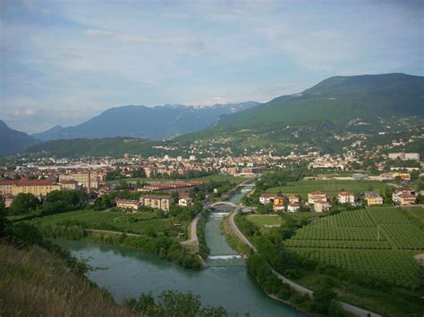 Vista Panorâmica Da Cidade De Rovereto Na Província De Trento Região