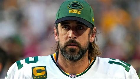Social Media Is Going Crazy Over Aaron Rodgers New Haircut