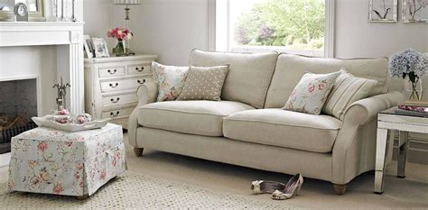 Today, there are numerous types of slipcovered sofas to choose from, including options made from all types of materials in a wide range of colors. The Best Country Style Sofas and Loveseats