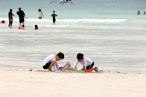 Enjoying The White Sand Of Boracay Photos Philippine News Agency