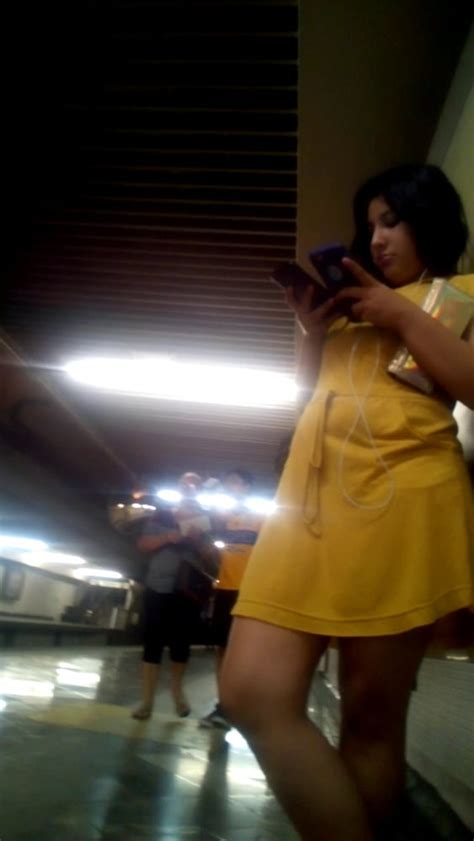 Sex Gallery Jovencita En Vestido Ajustado En Escaleras Del Metro De Mty