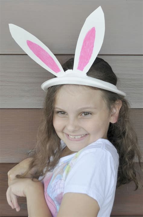 Making easter bunny baskets from paper plates or thick paper pieces is a quick and inexpensive project. How to Make a Paper Plate Bunny Ears Plate - Be A Fun Mum