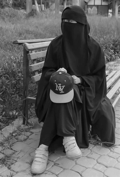 muslim lady wearing traditional burkha muslim women fashion islam women niqab fashion