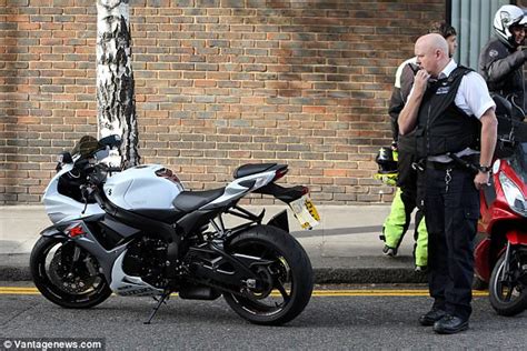 Police Spotted Chasing Motorbike Thieves Through London Express Digest