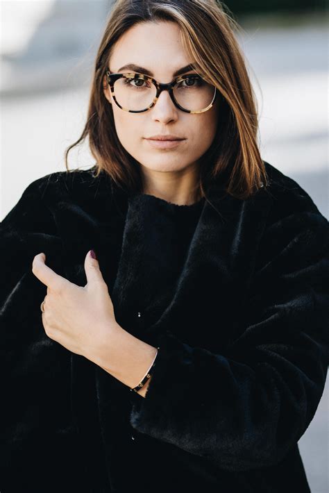Outfit How To Wear Black From Head To Toe Without Looking Boring Viu The Beauty Glasses