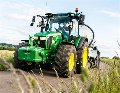 John Deere Präsentiert Neuen 5r Traktor