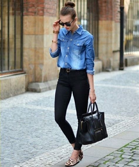 Chemise En Jeans Femme Combiner Avec Un Pantalon Noir Et Chaussures Tigre Loafers With Jeans