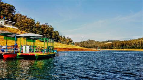 Lago Pykara Ooty Tamil Nadu Foto De Archivo Imagen De Joven Negro