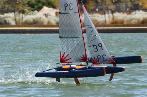 Hydrofoiling Remote Controlled Sailing Trimaran On Test Video