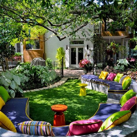 On the following photos you can find some great ideas for small backyard designs. Creative and Beautiful Small Backyard Design Ideas