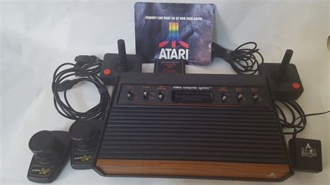Consola Atari 2600 Jr Con Dos Mandos Originales En Buen Estado Y Juego