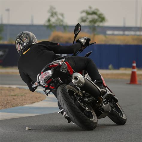 Experience pirelli technology from word superbike. Pirelli Diablo Rosso Sport : 110/70-17 + 150/60-17 - Showpow