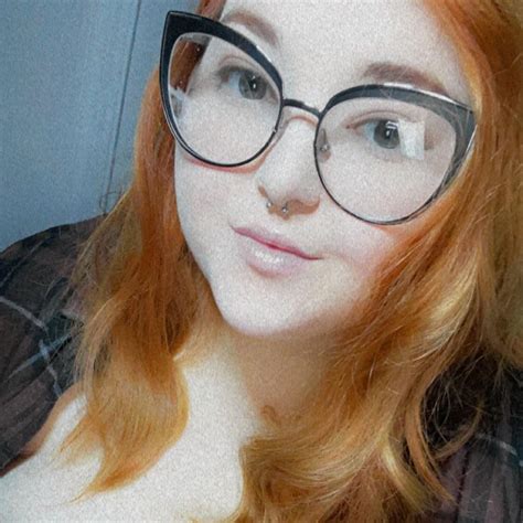 squishy chubby nerdy redhead 🍓come to my of for daily messages 💘 frequent pictures and videos