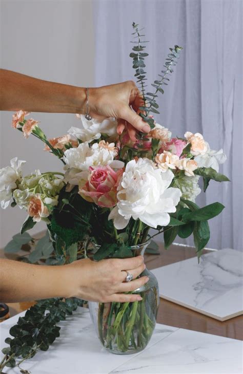 how to arrange flowers like a pro part 1 hydrangea flower arrangements flower arrangements