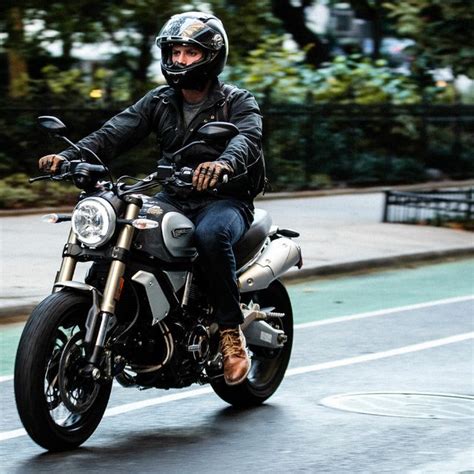 The Best Warm Weather Motorcycle Gear For Spring Riding