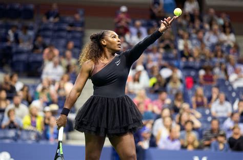 how serena williams used the most beautiful service toss in tennis to beat her sister venus at