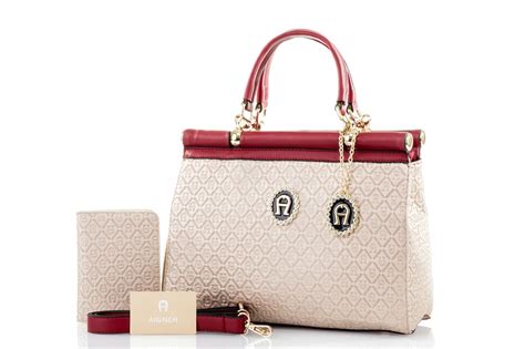 Ada banyak jenis tas wanita terbaru dan kami menyediakan empat jenis tas yang bisa anda pilih berdasarkan fungsinya. Model tas wanita branded terbaru 2015 | Info Terbaru ...