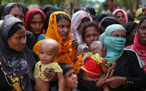 Thousands More Rohingya Muslims Flee Myanmar Women And Children At