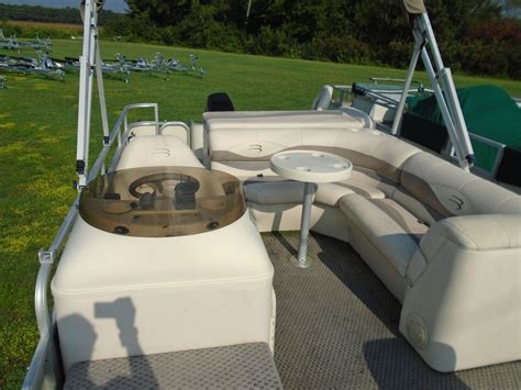 2004 Bennington 20752075 Pontoon Boat
