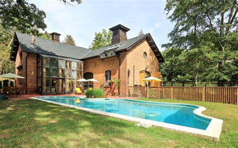 This 13m Converted Barn In Garrison Ny Hails From The
