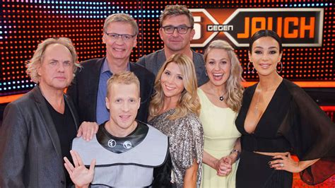 Rtl's milestone year saw the launch of another quiz show starring günther jauch. Günther Jauch liegt während „5 gegen Jauch" reglos am ...