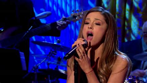 Watch Ariana Grandes Pitch Perfect Whitney Houston Medley