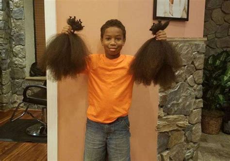 Chłopiec zapuszczał włosy przez lata by pomóc dzieciom chorym na raka