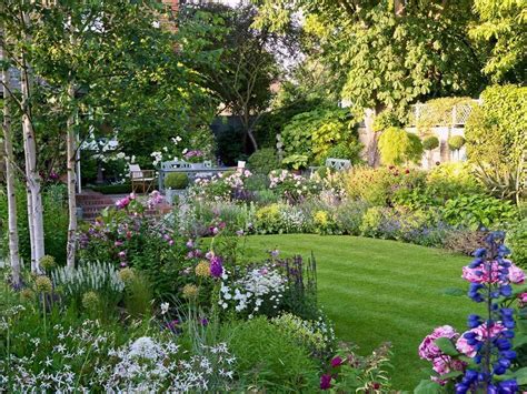 34 Beautiful Front Yard Cottage Garden Landscaping Ideas Homixover