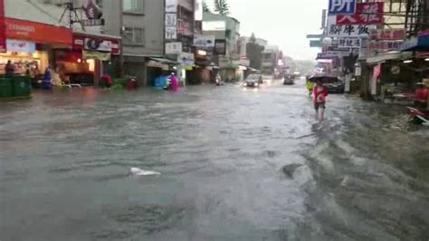 Jun 05, 2021 · 台灣北部地區4日受到颱風外圍環流與鋒面影響，下午發生劇烈豪大雨，造成北部多處淹大水，就連信義區也無法倖免。市議員許淑華在臉書上傳西大排遭垃圾堵死的照片，痛批此次淹水除了天災之外，根本還有人為因素存在。 台南大雨傳淹水 交通大打結 - YouTube